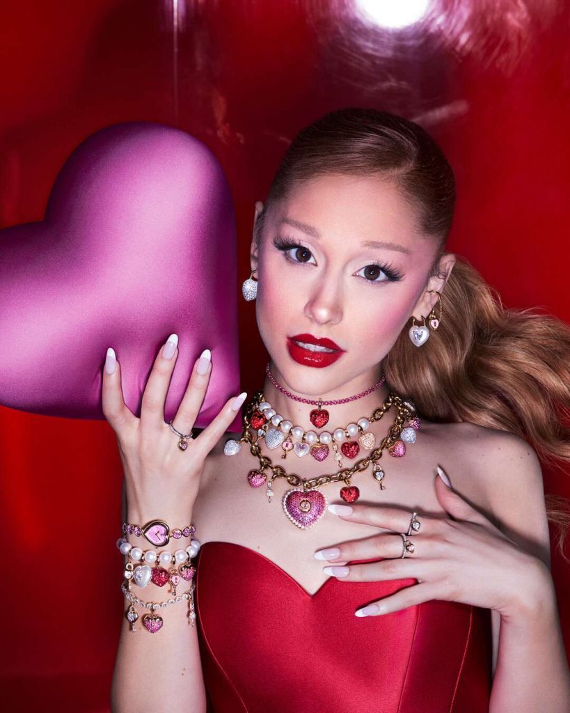 vd campaign swarovski ariana grande asia 1080x1350 1