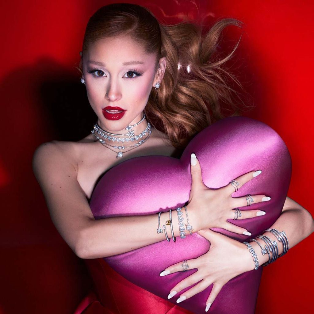 vd campaign swarovski ariana grande asia 1080x1350 2