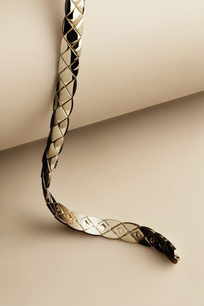 chanel pr exclusive coco crush supple choker 18k beige gold 2 hd ld