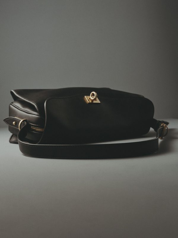 balenciaga le 7 bag still life image 3