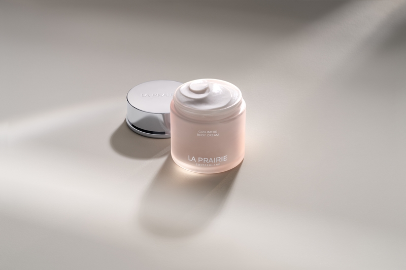 1600la prairie cashmere body cream moodshot 1