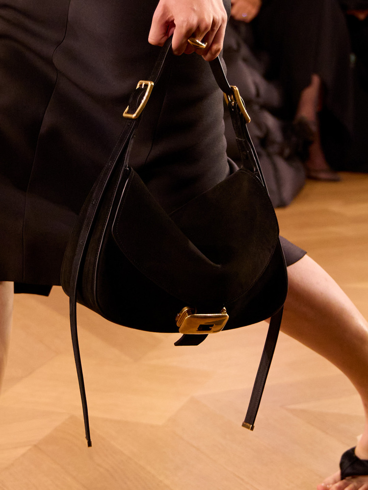 balenciaga clicca bag summer 26 close up image 2