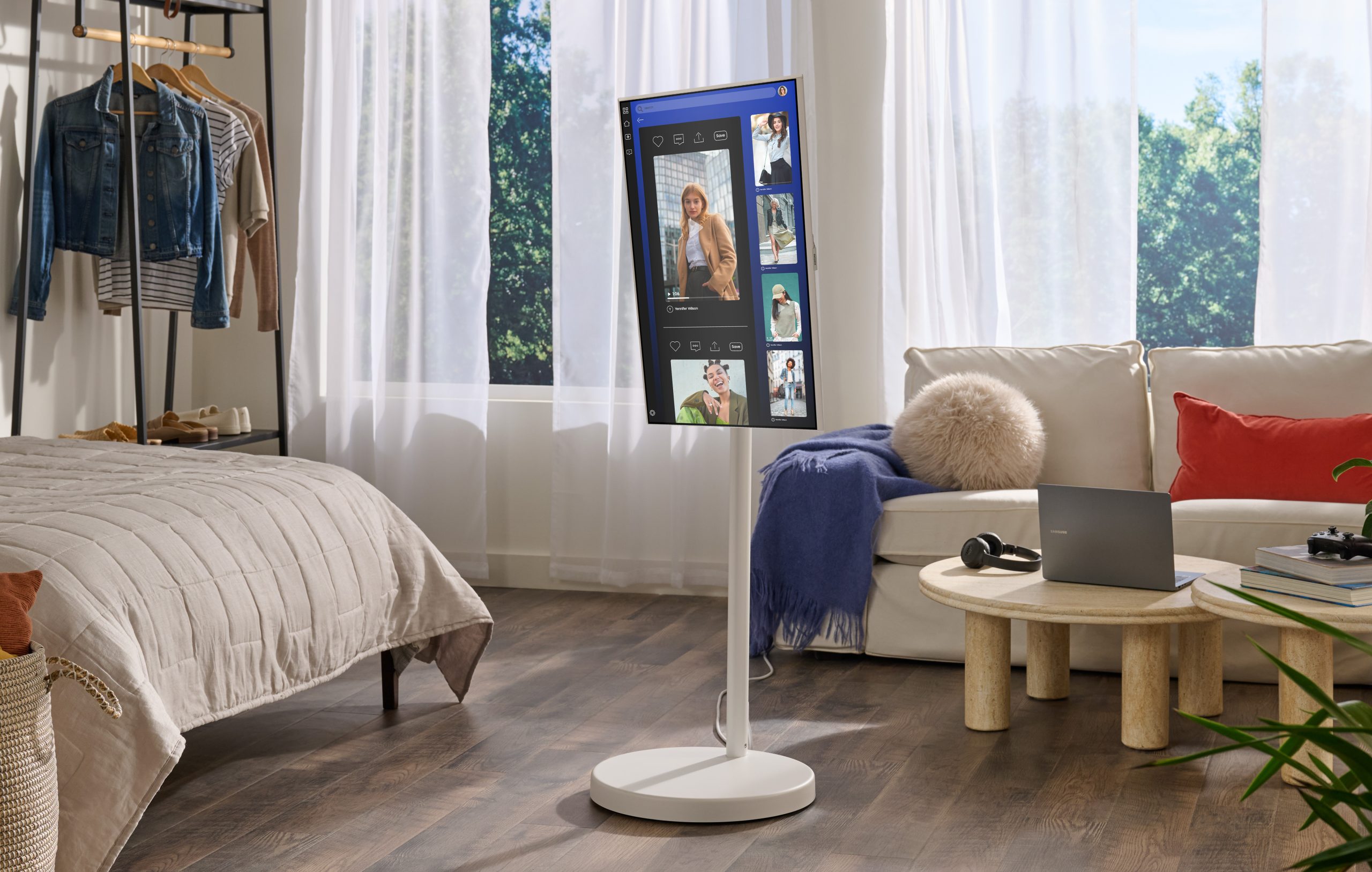 ls32fm701unxza lifestyle 01 studioapartment landscape crop 1 scaled