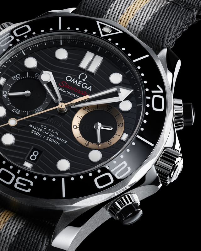 omega 2026 seamaster diver 300m chronograph 007 first light 210.32.44.51.01.002 close up compteur 4 5
