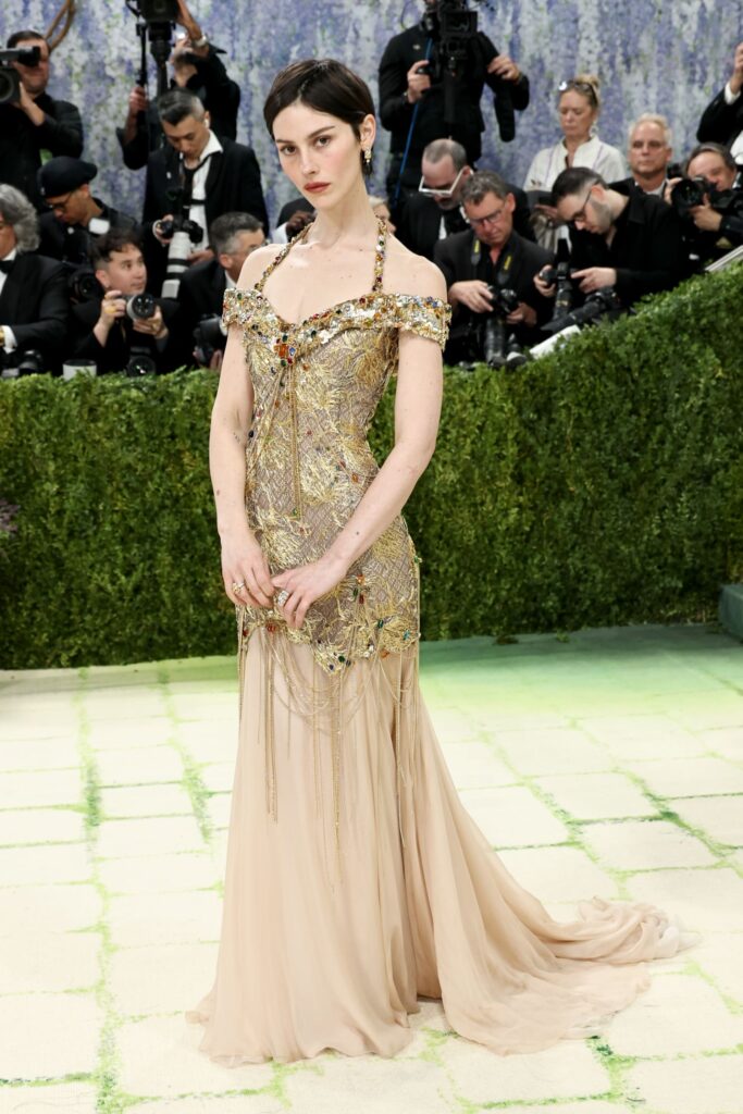 chanel gracie abrams wore chanel at the 2026 met gala ld