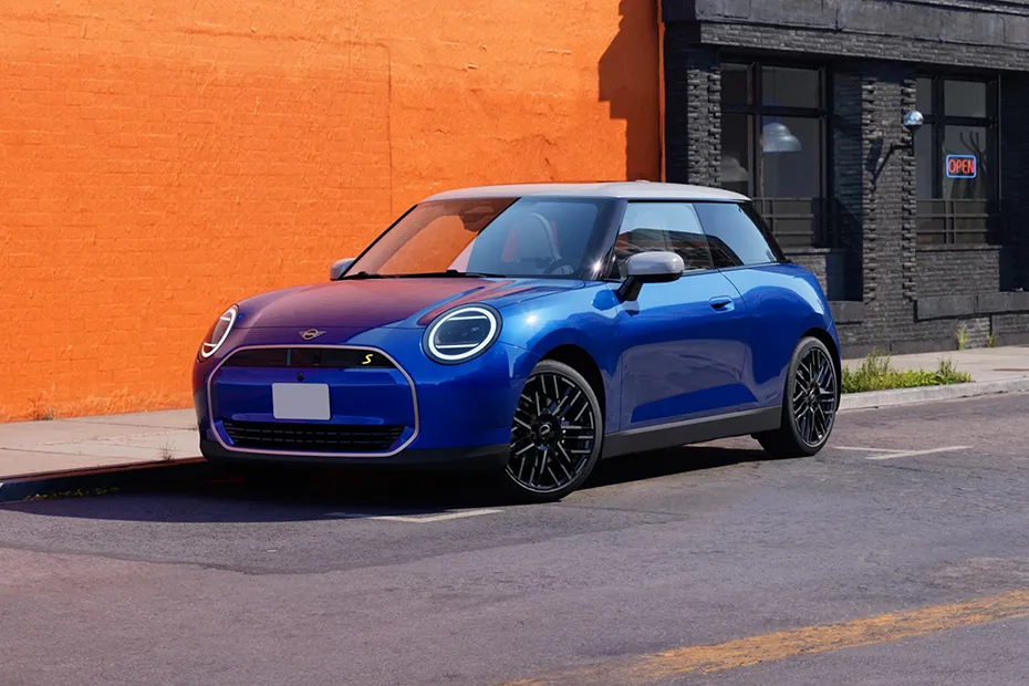 mini 3 door cooper se front angle low view 520976
