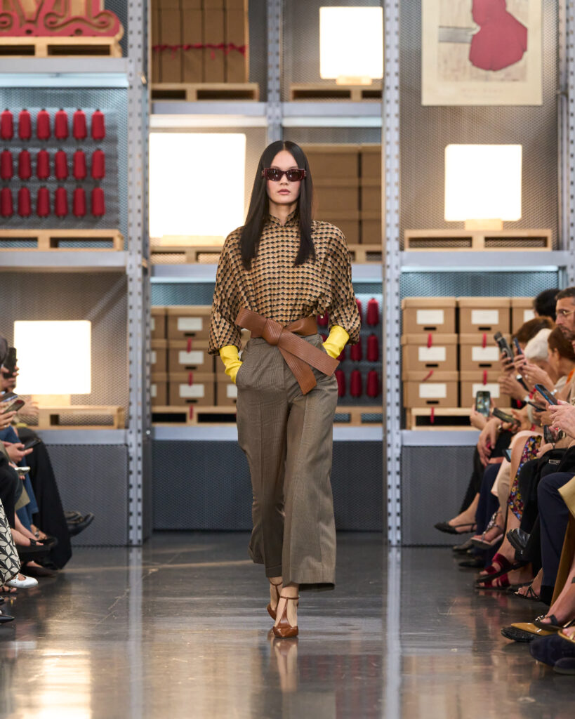 look 32