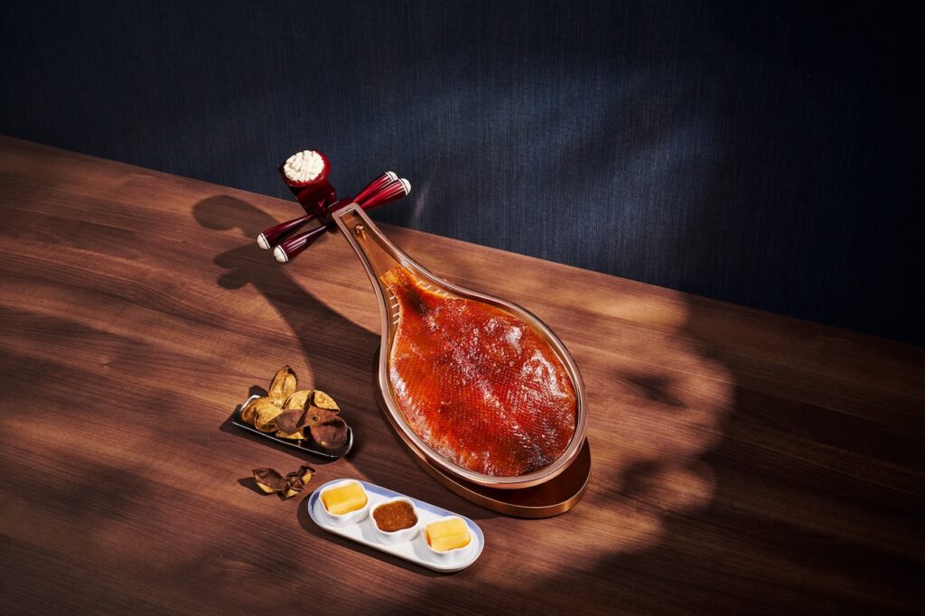 堂剪陈香琵琶鸭 roasted pipa duck with tangerine peel and water chestnut