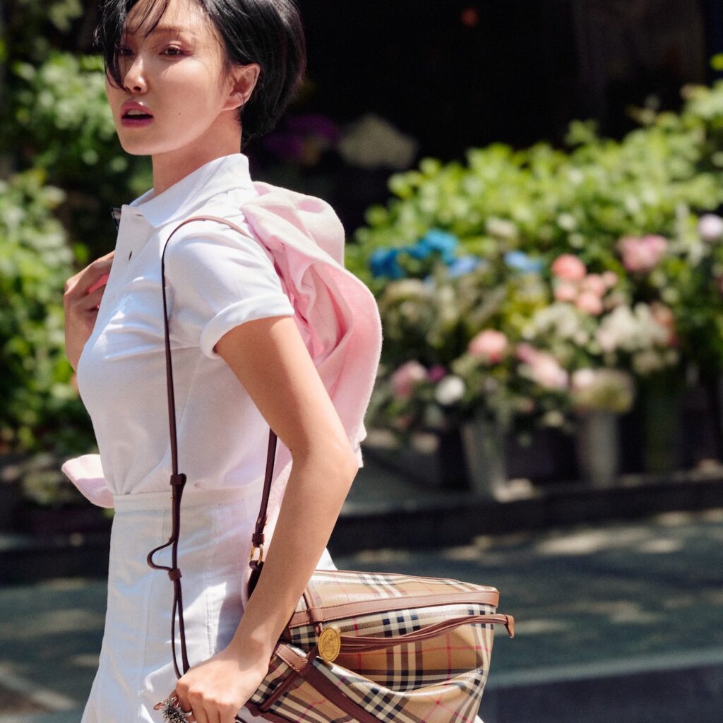 campaign stills hwasa 05 1x1