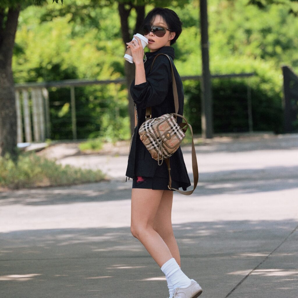 campaign stills hwasa 06 1x1