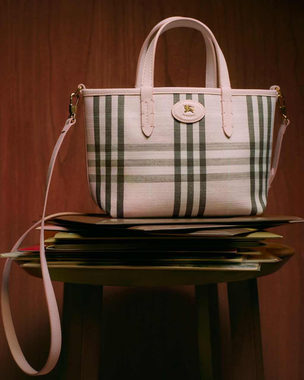 burberry chinese valentine s day campaign still life image 4x5 2