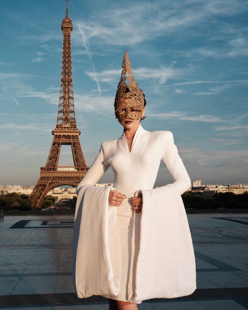 zendaya wore a givenchy haute couture spring summer 1997 look designed by alexander mcqueen to t