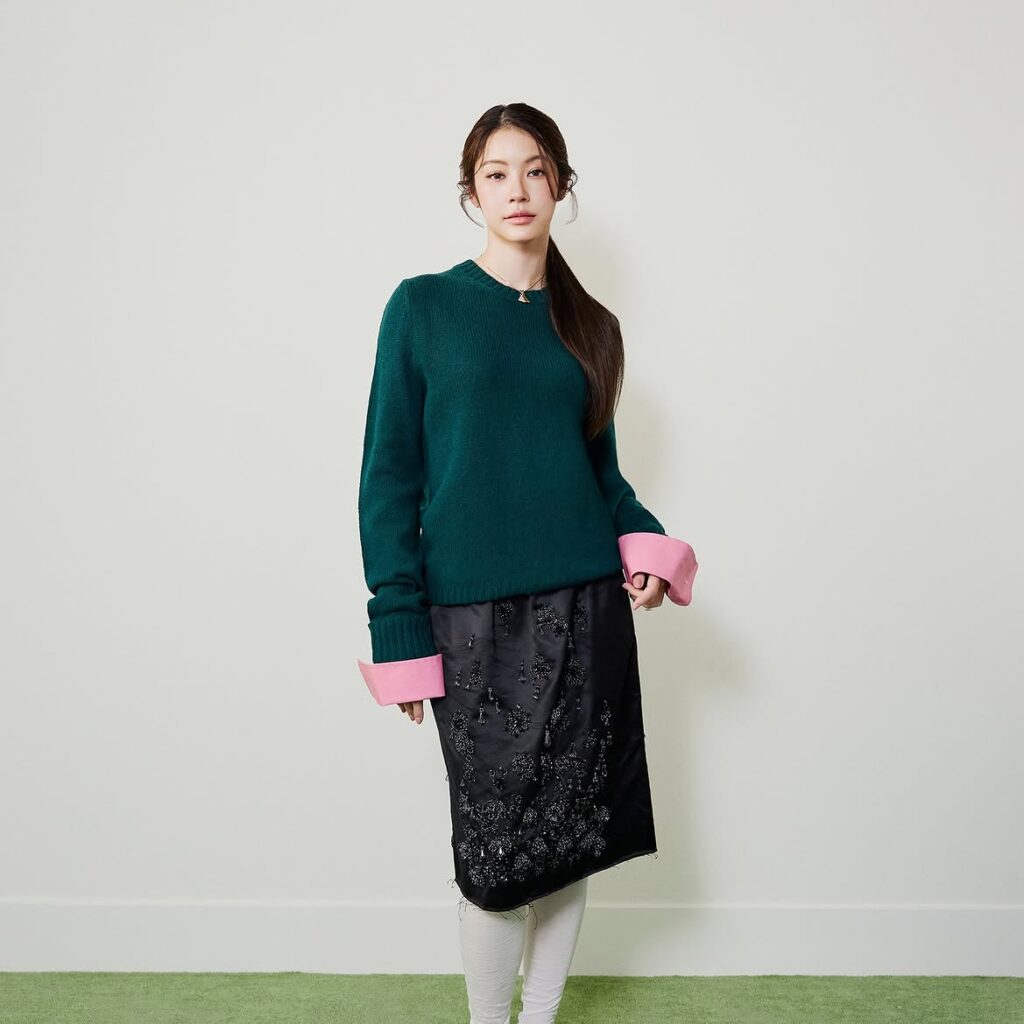 #bellafashionscoop @prada 官宣泰国艺人 @namtan.tipnaree 出任品牌大使！恭喜namtan再度解锁全新时尚代言，期待其更多时尚表现！#namtan #p (1)