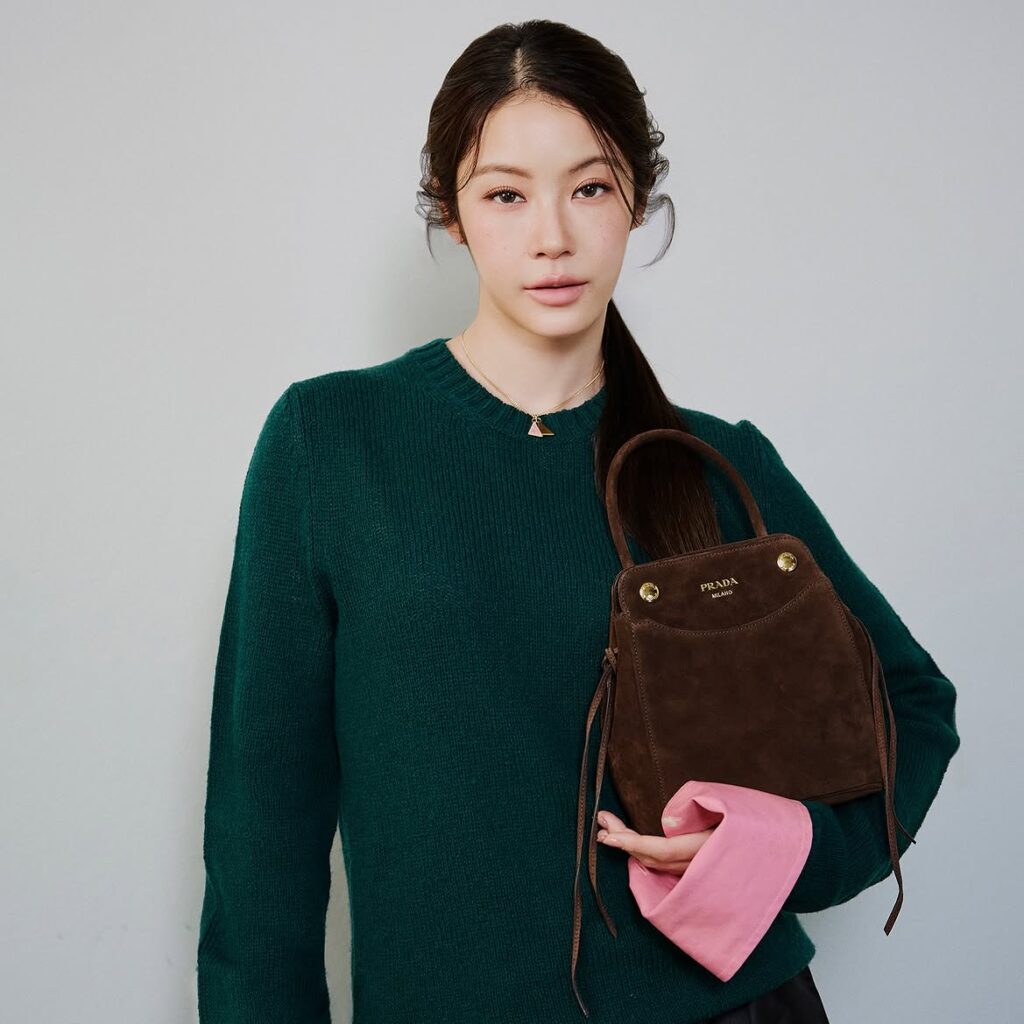#bellafashionscoop @prada 官宣泰国艺人 @namtan.tipnaree 出任品牌大使！恭喜namtan再度解锁全新时尚代言，期待其更多时尚表现！#namtan #p