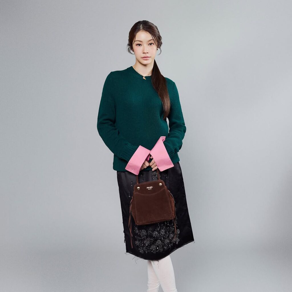 #bellafashionscoop @prada 官宣泰国艺人 @namtan.tipnaree 出任品牌大使！恭喜namtan再度解锁全新时尚代言，期待其更多时尚表现！#namtan #p (2)