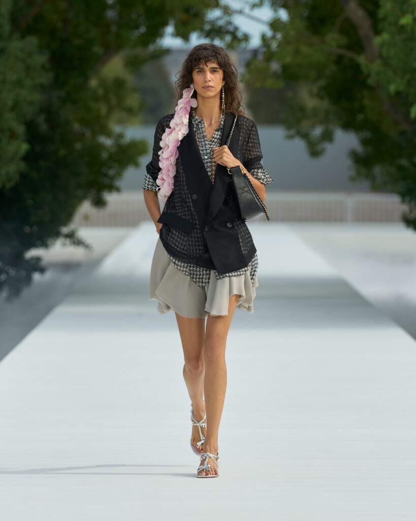 dior w rtw ss27 front look 02 4x5