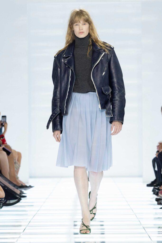 prada donna ss27 018