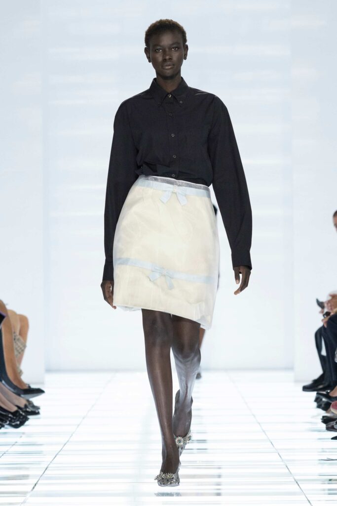 prada donna ss27 019