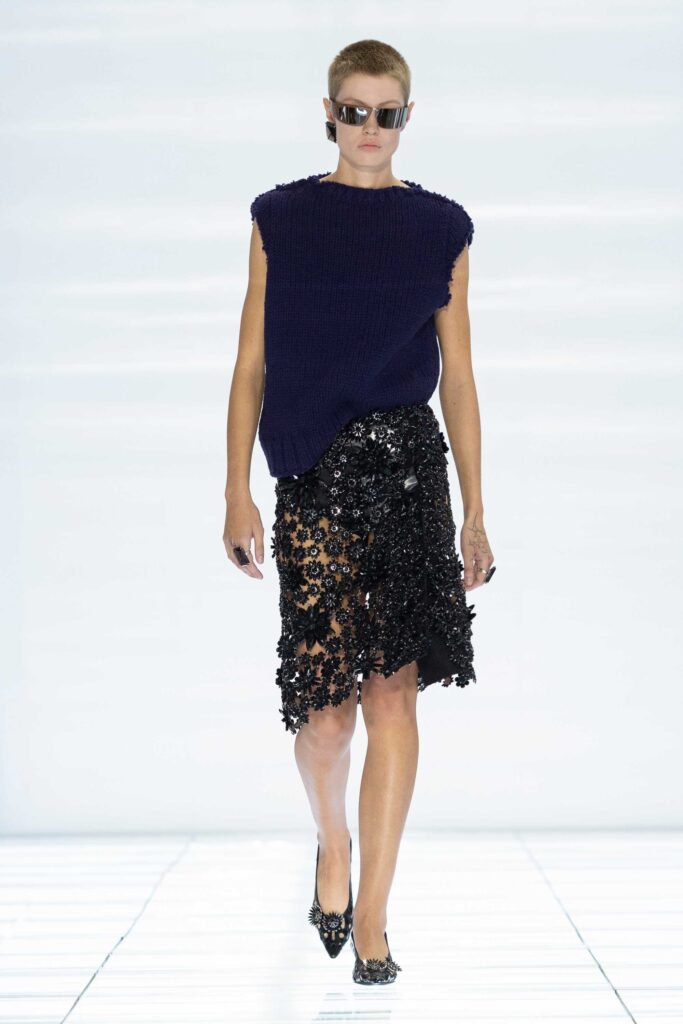 prada donna ss27 026