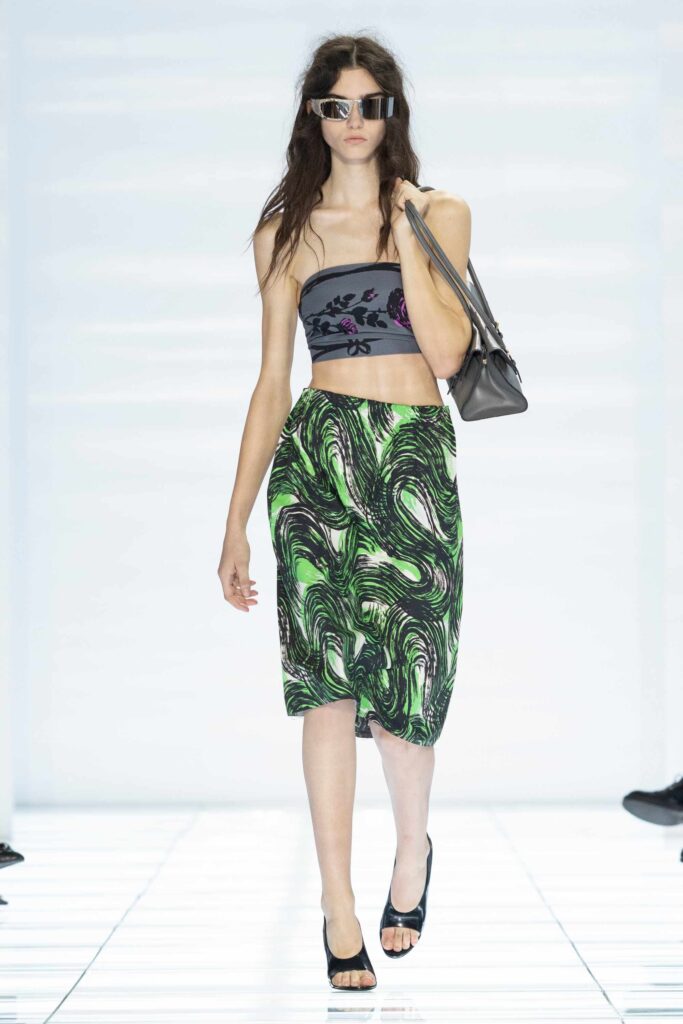 prada donna ss27 032