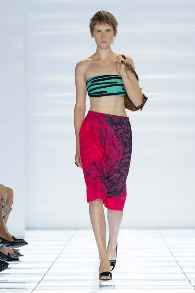 prada donna ss27 035