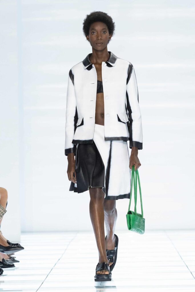 prada donna ss27 036