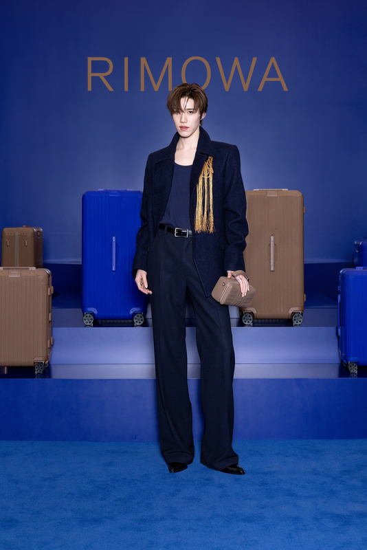 rimowa essential umber & ultramarine event pp krit 2