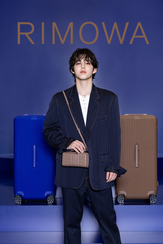 rimowa essential umber & ultramarine event s.coups 2