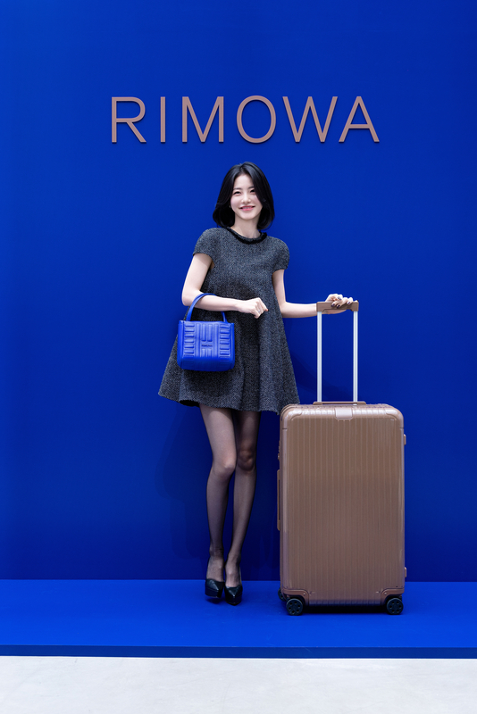 rimowa essential umber & ultramarine event shin ye eun 1